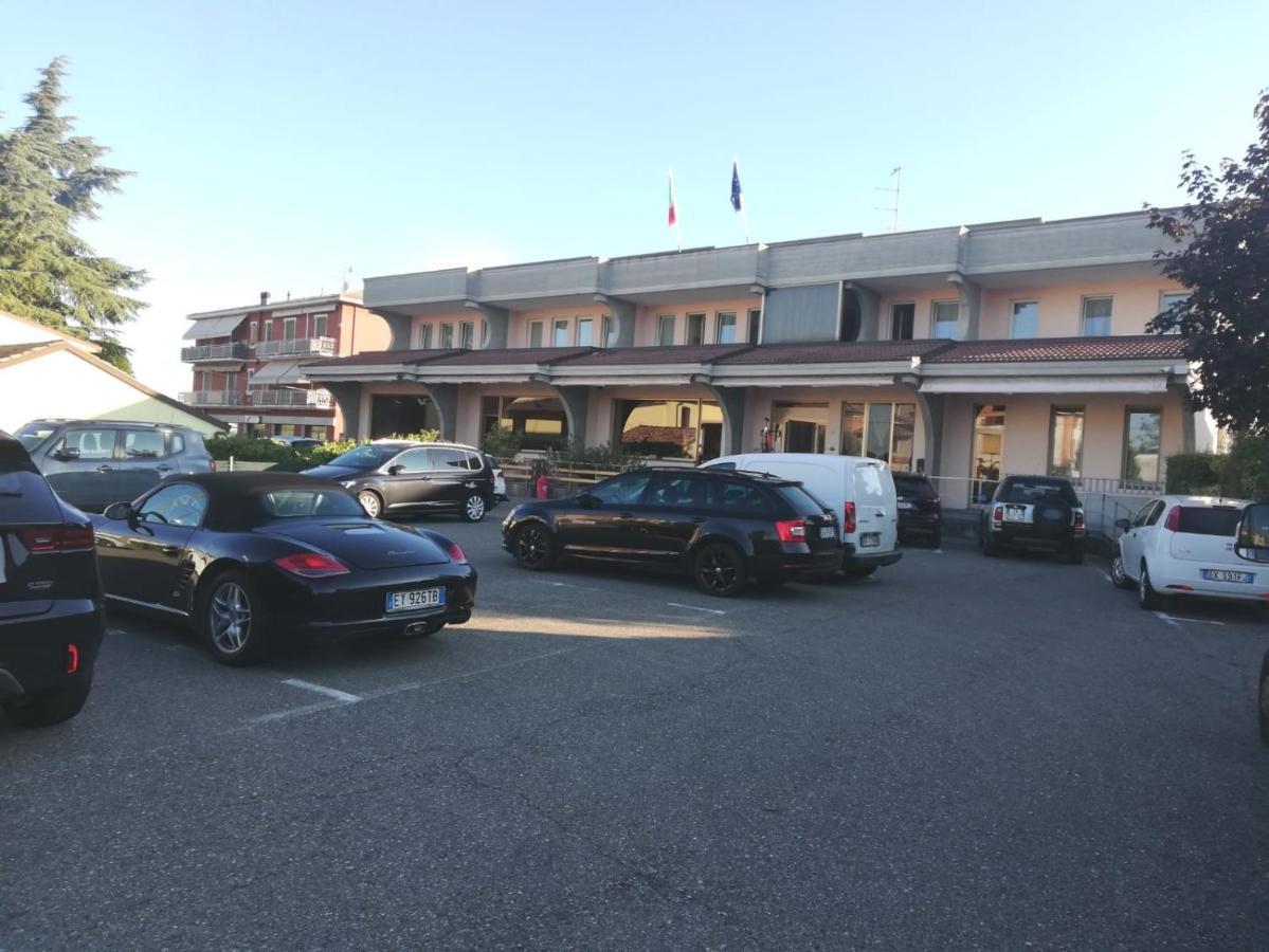 Hotel Route 9 Cadeo Eksteriør billede