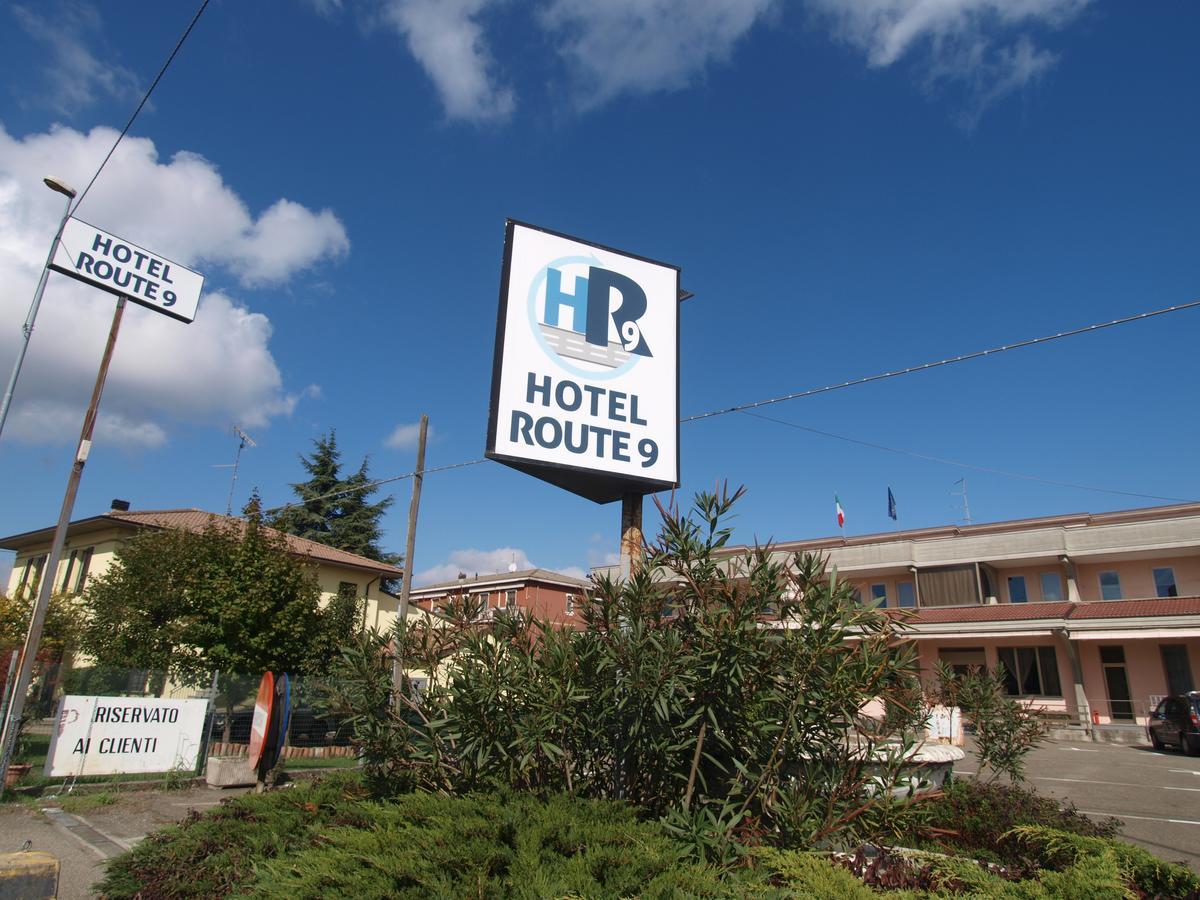 Hotel Route 9 Cadeo Eksteriør billede