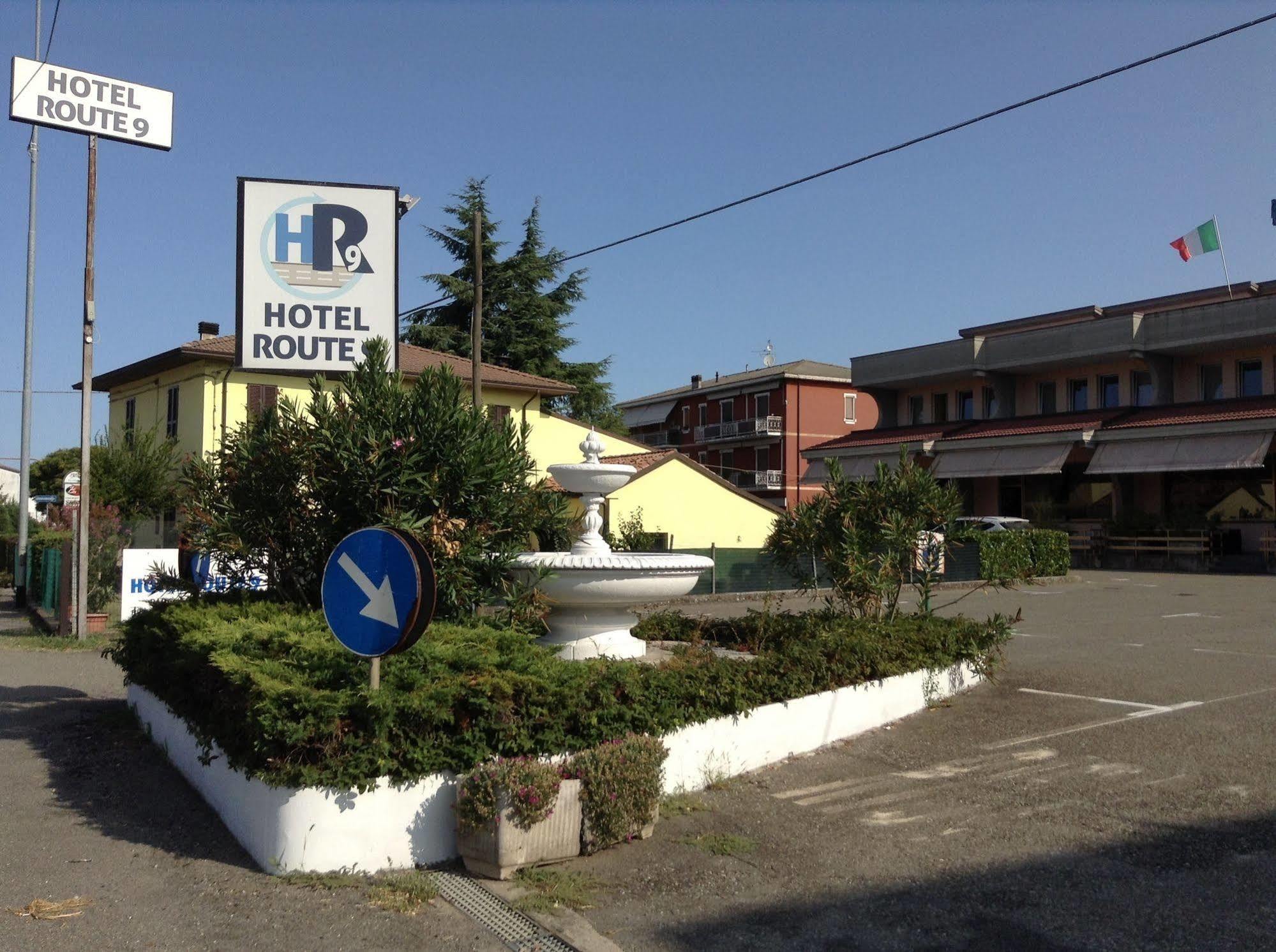 Hotel Route 9 Cadeo Eksteriør billede